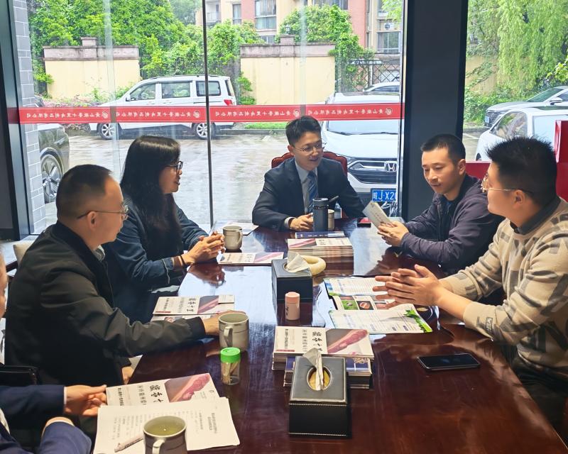 入企走访送政策 精准服务助发展