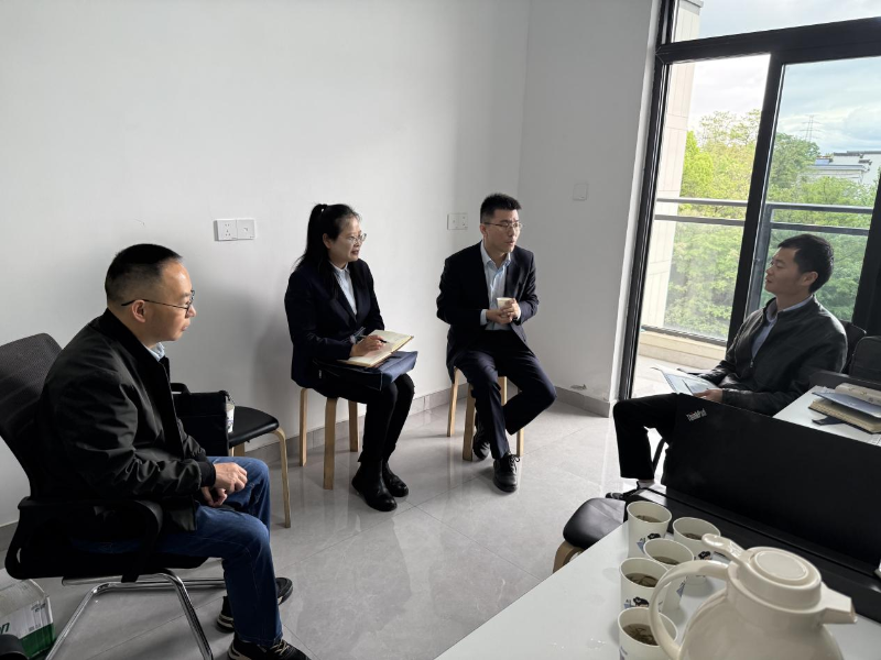 “金银”合作提质效，入企走访送服务