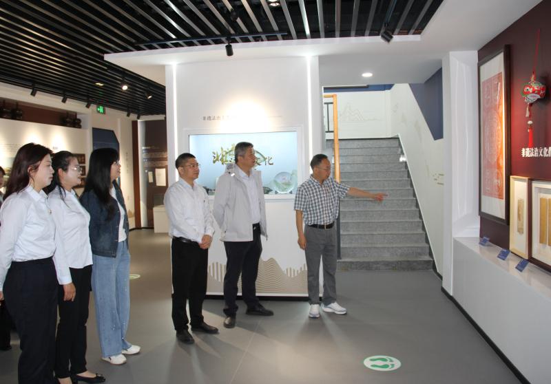 市公积金中心赴黄山市法治宣传教育馆开展主题党日